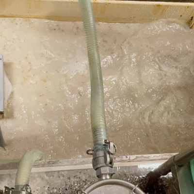 変化した石鹸水で
グリストラップを洗浄・排出